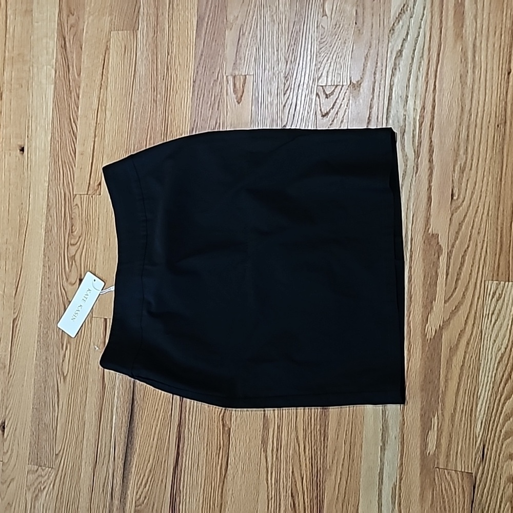 Black short skirt (new with tags)